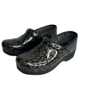 Dansko XP 2.0 Professional Patent Animal Print Slip On Clogs size 10.5 41
